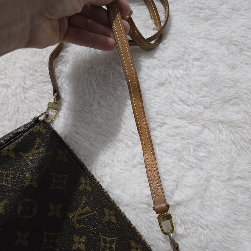 Louis Vuitton Large Pochette With Long Strap! - Picture 6 of 14
